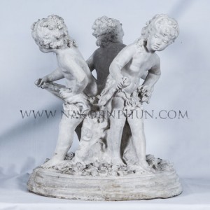 550_27_concrete_statute_three_children_01