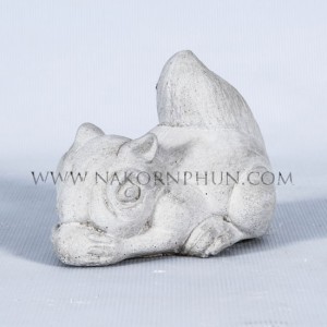 550_48_concrete_statute_animal_01